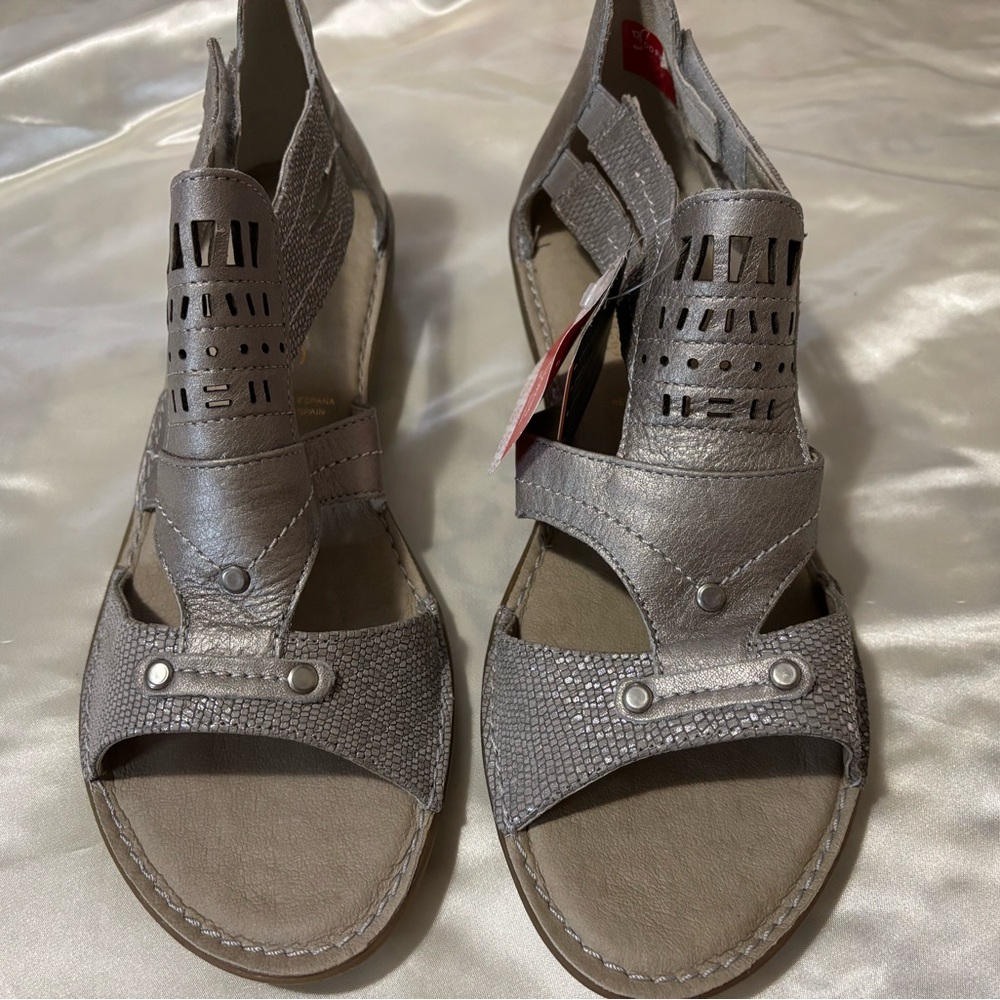 Stylish Women's Gray Sandals